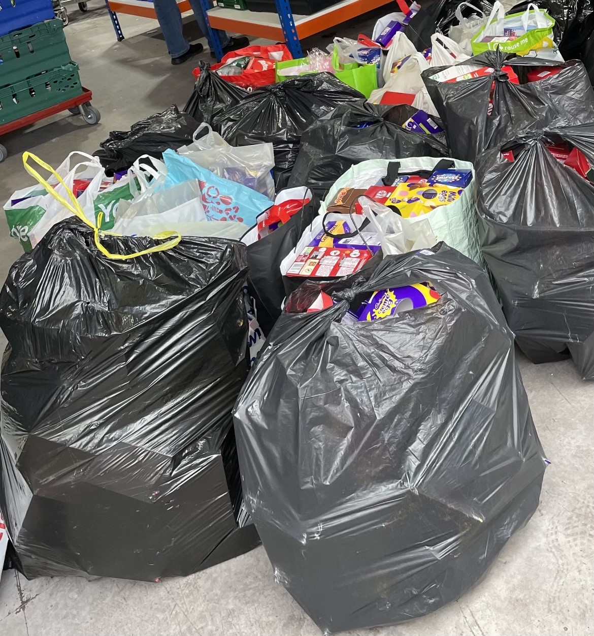 Slimming World Gateshead donates 500 Easter eggs to local food… – Spark Sunderland - Vimarsana News