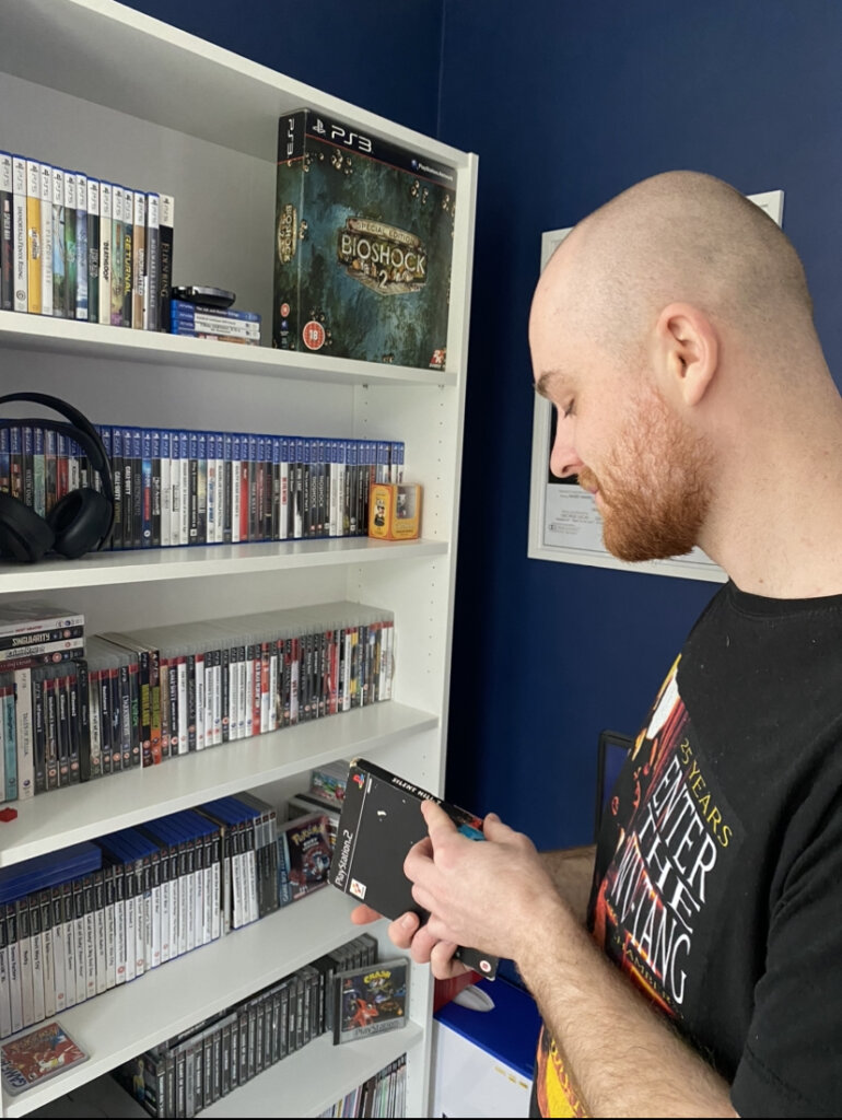 @8bits_high and his game collection.