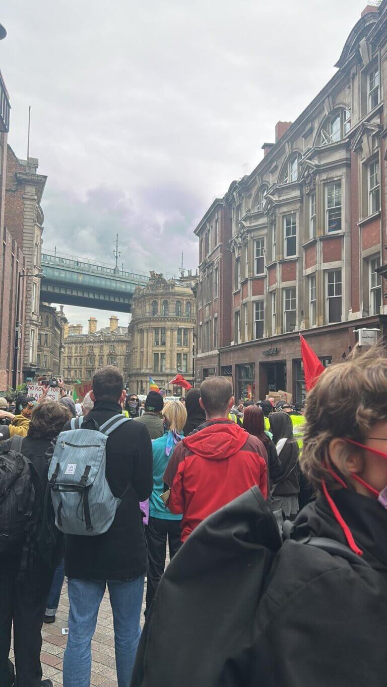 pathetic-turnout-anti-immigration-protesters-outnumbered-by